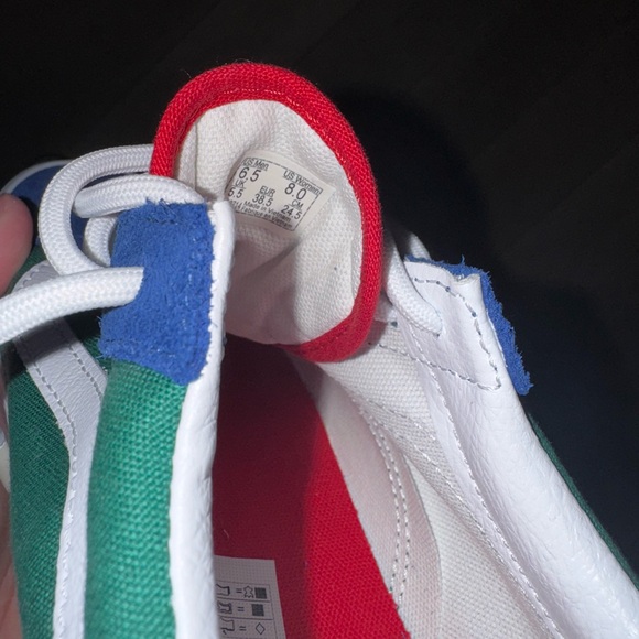 Vans - Picture 3 of 5